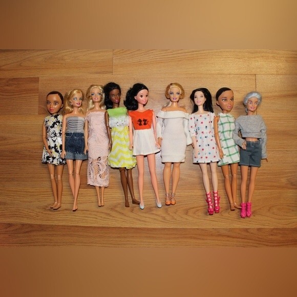 Lot of 9 Dolls - Picture 4 of 4